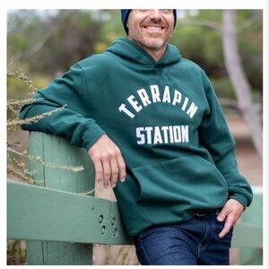 Terrapin Station Dark Green Hoodie Mens medium perfect condition Smoke pet free
